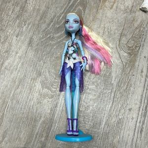 Monster High Skull Shores Abbey Bominable with Stand